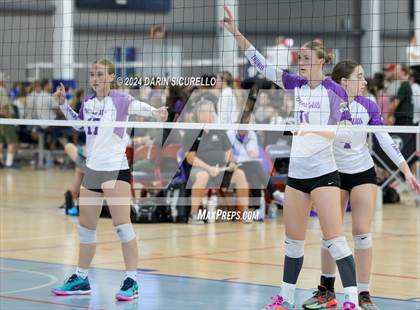 Thumbnail 3 in Desert Hills vs. Monument Valley (Nike TOC Southwest) photogallery.