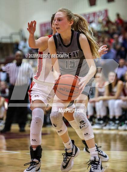 Thumbnail 2 in Muenster vs. Lindsay (UIL 2A Region II Bi-District) photogallery.