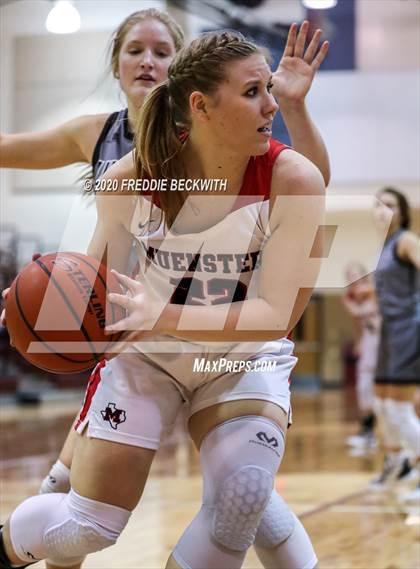 Thumbnail 1 in Muenster vs. Lindsay (UIL 2A Region II Bi-District) photogallery.