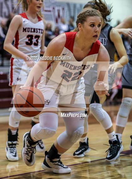 Thumbnail 3 in Muenster vs. Lindsay (UIL 2A Region II Bi-District) photogallery.