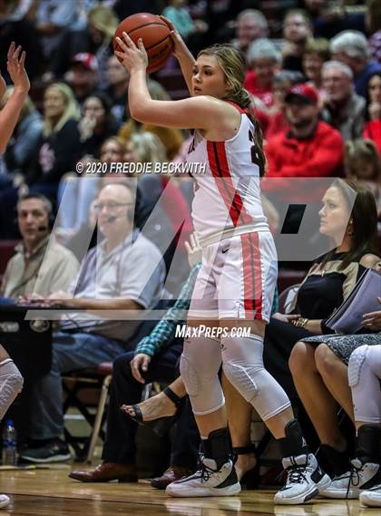 Thumbnail 1 in Muenster vs. Lindsay (UIL 2A Region II Bi-District) photogallery.