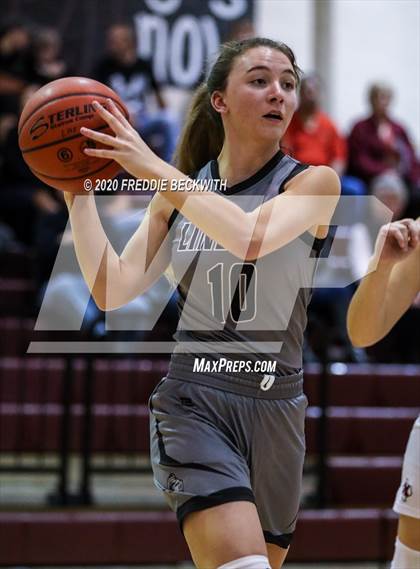 Thumbnail 1 in Muenster vs. Lindsay (UIL 2A Region II Bi-District) photogallery.