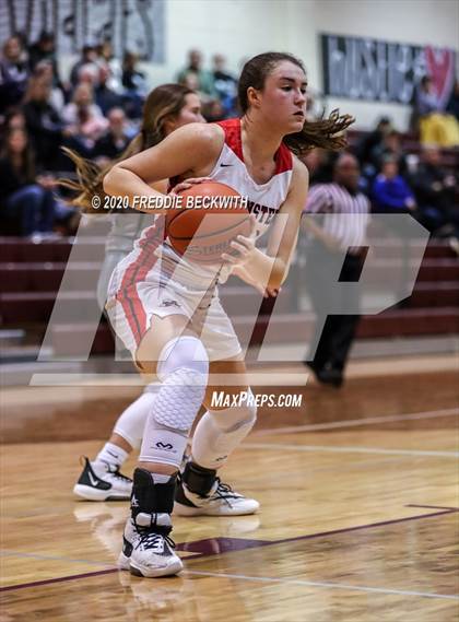 Thumbnail 2 in Muenster vs. Lindsay (UIL 2A Region II Bi-District) photogallery.