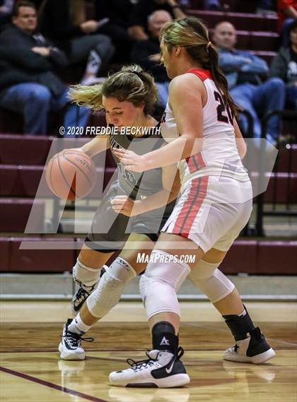 Thumbnail 2 in Muenster vs. Lindsay (UIL 2A Region II Bi-District) photogallery.