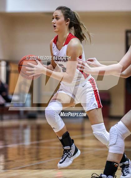 Thumbnail 3 in Muenster vs. Lindsay (UIL 2A Region II Bi-District) photogallery.