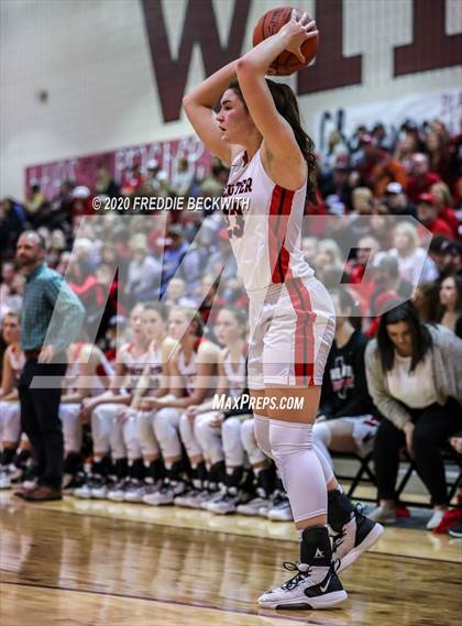 Thumbnail 3 in Muenster vs. Lindsay (UIL 2A Region II Bi-District) photogallery.