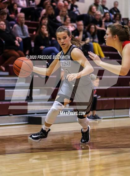 Thumbnail 2 in Muenster vs. Lindsay (UIL 2A Region II Bi-District) photogallery.