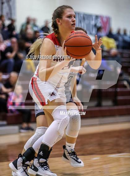 Thumbnail 3 in Muenster vs. Lindsay (UIL 2A Region II Bi-District) photogallery.