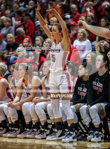 Thumbnail 1 in Muenster vs. Lindsay (UIL 2A Region II Bi-District) photogallery.