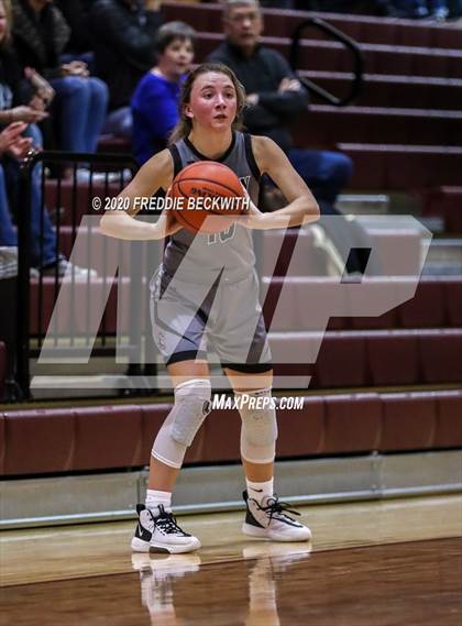 Thumbnail 3 in Muenster vs. Lindsay (UIL 2A Region II Bi-District) photogallery.