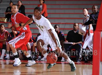 Thumbnail 3 in Leuzinger vs. Poly (MaxPreps Holiday Classic) photogallery.