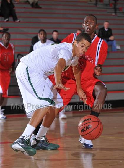 Thumbnail 3 in Leuzinger vs. Poly (MaxPreps Holiday Classic) photogallery.