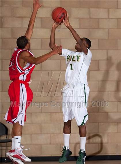 Thumbnail 1 in Leuzinger vs. Poly (MaxPreps Holiday Classic) photogallery.