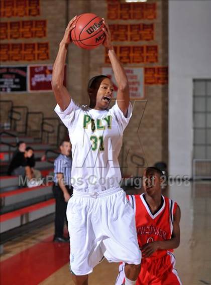 Thumbnail 1 in Leuzinger vs. Poly (MaxPreps Holiday Classic) photogallery.