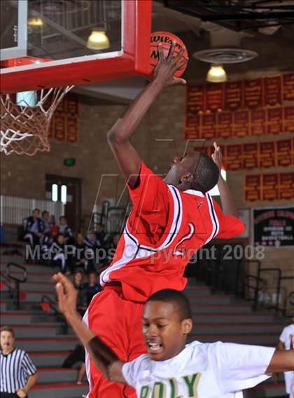 Thumbnail 2 in Leuzinger vs. Poly (MaxPreps Holiday Classic) photogallery.