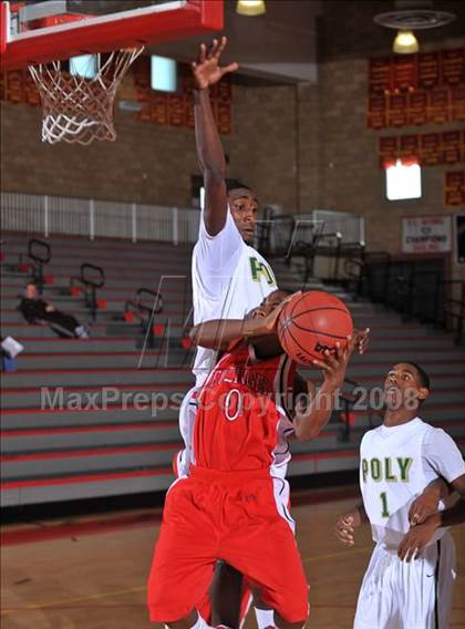Thumbnail 2 in Leuzinger vs. Poly (MaxPreps Holiday Classic) photogallery.