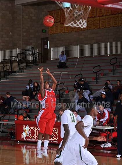 Thumbnail 3 in Leuzinger vs. Poly (MaxPreps Holiday Classic) photogallery.