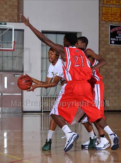Thumbnail 1 in Leuzinger vs. Poly (MaxPreps Holiday Classic) photogallery.