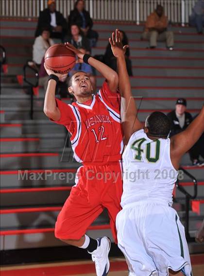 Thumbnail 1 in Leuzinger vs. Poly (MaxPreps Holiday Classic) photogallery.