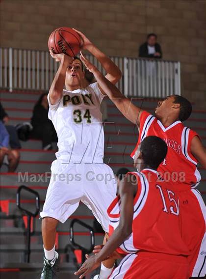 Thumbnail 1 in Leuzinger vs. Poly (MaxPreps Holiday Classic) photogallery.
