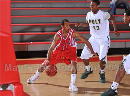 Thumbnail 3 in Leuzinger vs. Poly (MaxPreps Holiday Classic) photogallery.