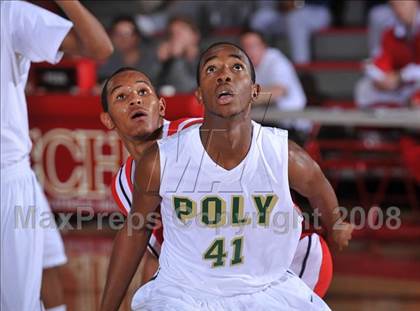 Thumbnail 3 in Leuzinger vs. Poly (MaxPreps Holiday Classic) photogallery.