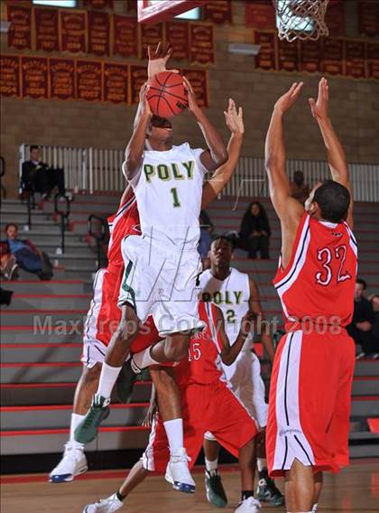 Thumbnail 3 in Leuzinger vs. Poly (MaxPreps Holiday Classic) photogallery.