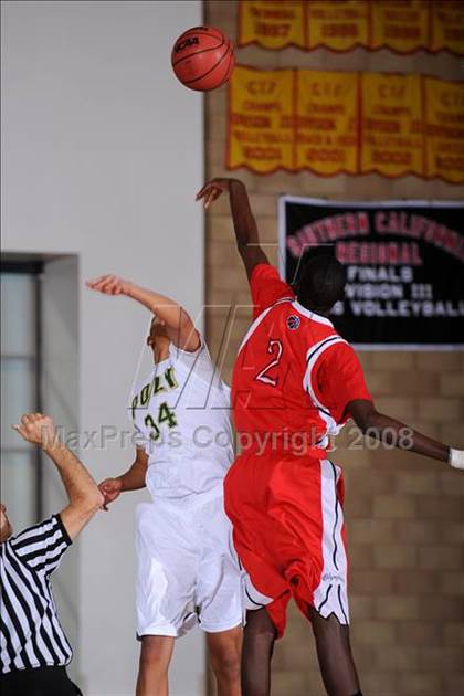 Thumbnail 1 in Leuzinger vs. Poly (MaxPreps Holiday Classic) photogallery.