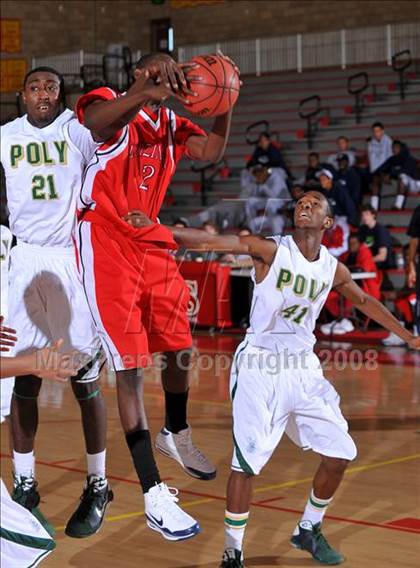 Thumbnail 1 in Leuzinger vs. Poly (MaxPreps Holiday Classic) photogallery.