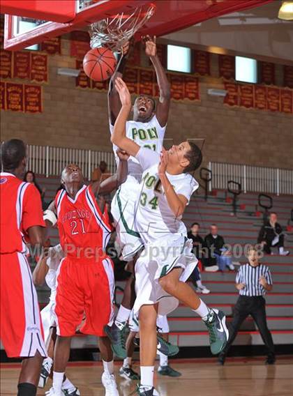 Thumbnail 1 in Leuzinger vs. Poly (MaxPreps Holiday Classic) photogallery.