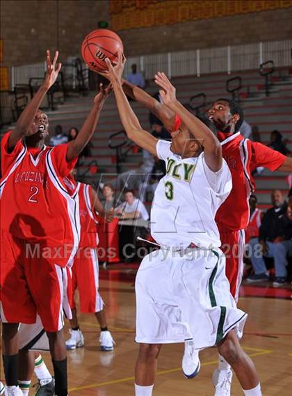 Thumbnail 1 in Leuzinger vs. Poly (MaxPreps Holiday Classic) photogallery.