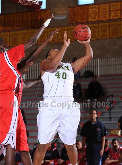 Thumbnail 2 in Leuzinger vs. Poly (MaxPreps Holiday Classic) photogallery.