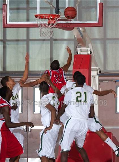 Thumbnail 1 in Leuzinger vs. Poly (MaxPreps Holiday Classic) photogallery.