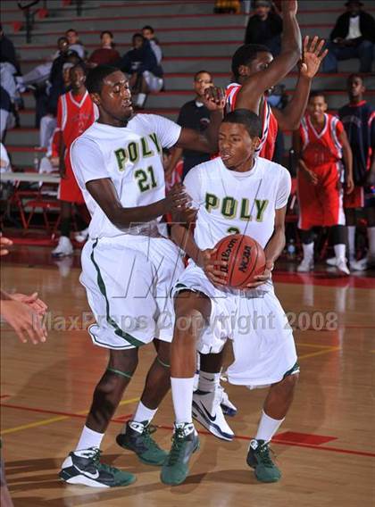 Thumbnail 2 in Leuzinger vs. Poly (MaxPreps Holiday Classic) photogallery.