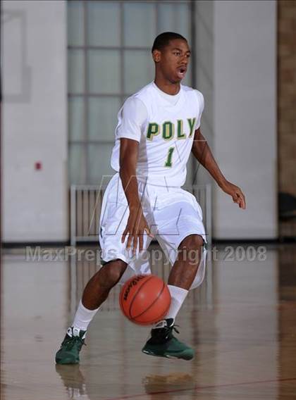 Thumbnail 2 in Leuzinger vs. Poly (MaxPreps Holiday Classic) photogallery.