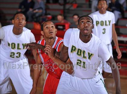 Thumbnail 2 in Leuzinger vs. Poly (MaxPreps Holiday Classic) photogallery.
