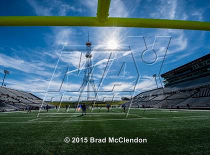 Thumbnail 1 in Rowlett vs Skyline (UIL 6A Area Playoff) photogallery.