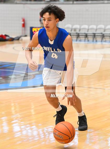 Thumbnail 2 in Cactus Shadows vs. Catalina Foothills - Section 7 Basketball Tournament photogallery.