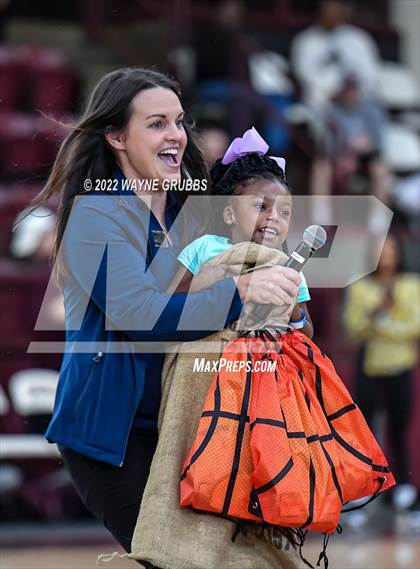Thumbnail 3 in Calvert @ White Oak (Holiday Hoops Classic) photogallery.