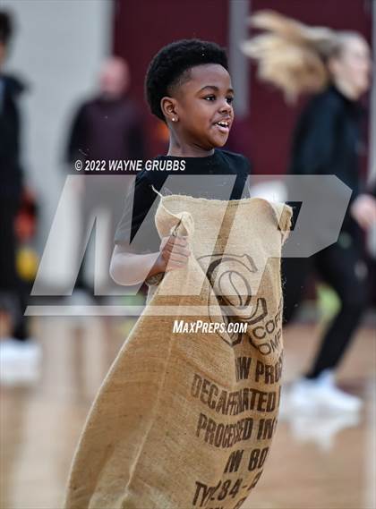 Thumbnail 3 in Calvert @ White Oak (Holiday Hoops Classic) photogallery.