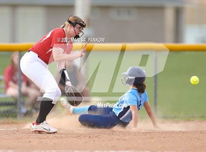 Thumbnail 1 in Bishop Grimes vs Fabius Pompey photogallery.