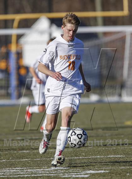 Thumbnail 3 in Ridgefield vs. Glastonbury (CIAC Class LL Final) photogallery.