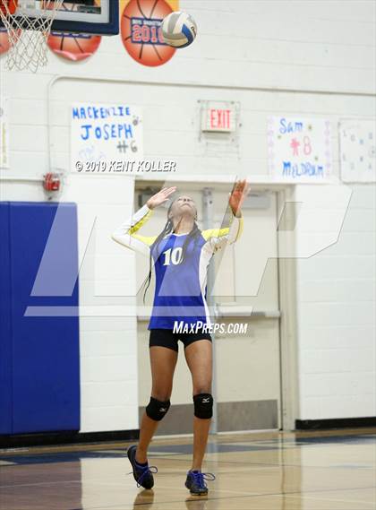 Thumbnail 2 in South Lake vs Lake Shore photogallery.
