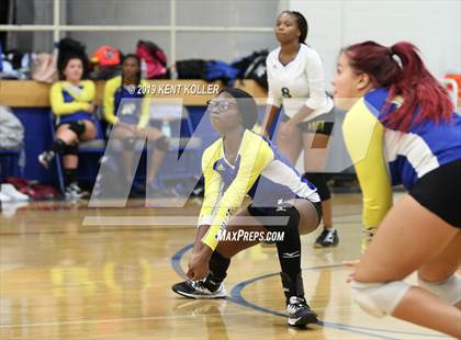 Thumbnail 2 in South Lake vs Lake Shore photogallery.