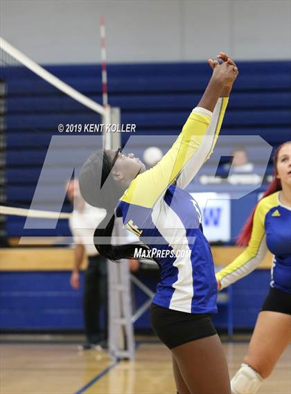 Thumbnail 1 in South Lake vs Lake Shore photogallery.