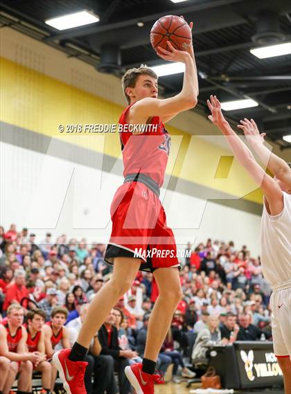Thumbnail 3 in Muenster vs. Sam Rayburn (UIL 2A Regional Quarterfinal) photogallery.