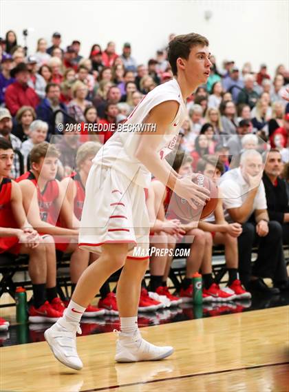 Thumbnail 3 in Muenster vs. Sam Rayburn (UIL 2A Regional Quarterfinal) photogallery.