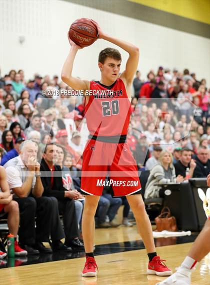 Thumbnail 1 in Muenster vs. Sam Rayburn (UIL 2A Regional Quarterfinal) photogallery.