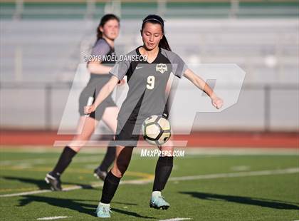 Thumbnail 3 in Mountain View vs St. Ignatius (CIF CCS Open Division Semifinal) photogallery.
