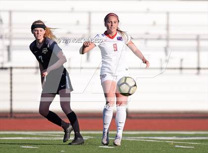 Thumbnail 2 in Mountain View vs St. Ignatius (CIF CCS Open Division Semifinal) photogallery.